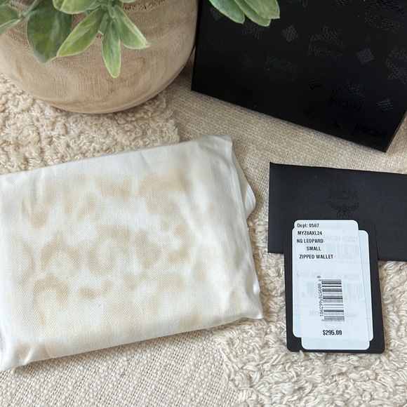 🌸MCM Leopard Haircalf Small Zipped Wallet NWT - Picture 6 of 6